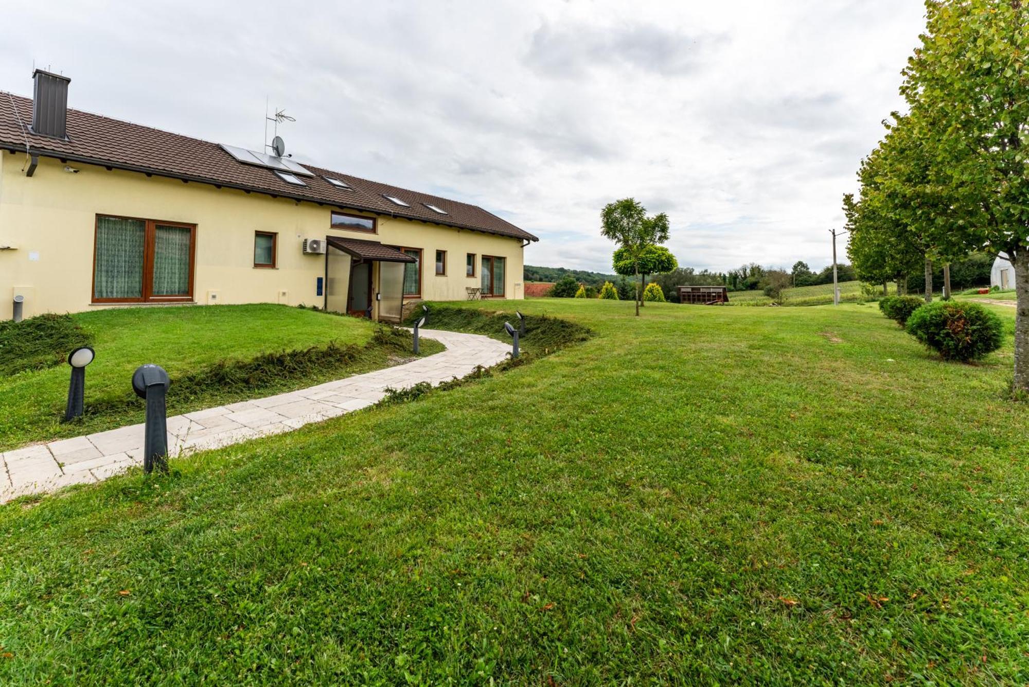 Bed&Breakfast Vinarija Coner Б'єловар Екстер'єр фото