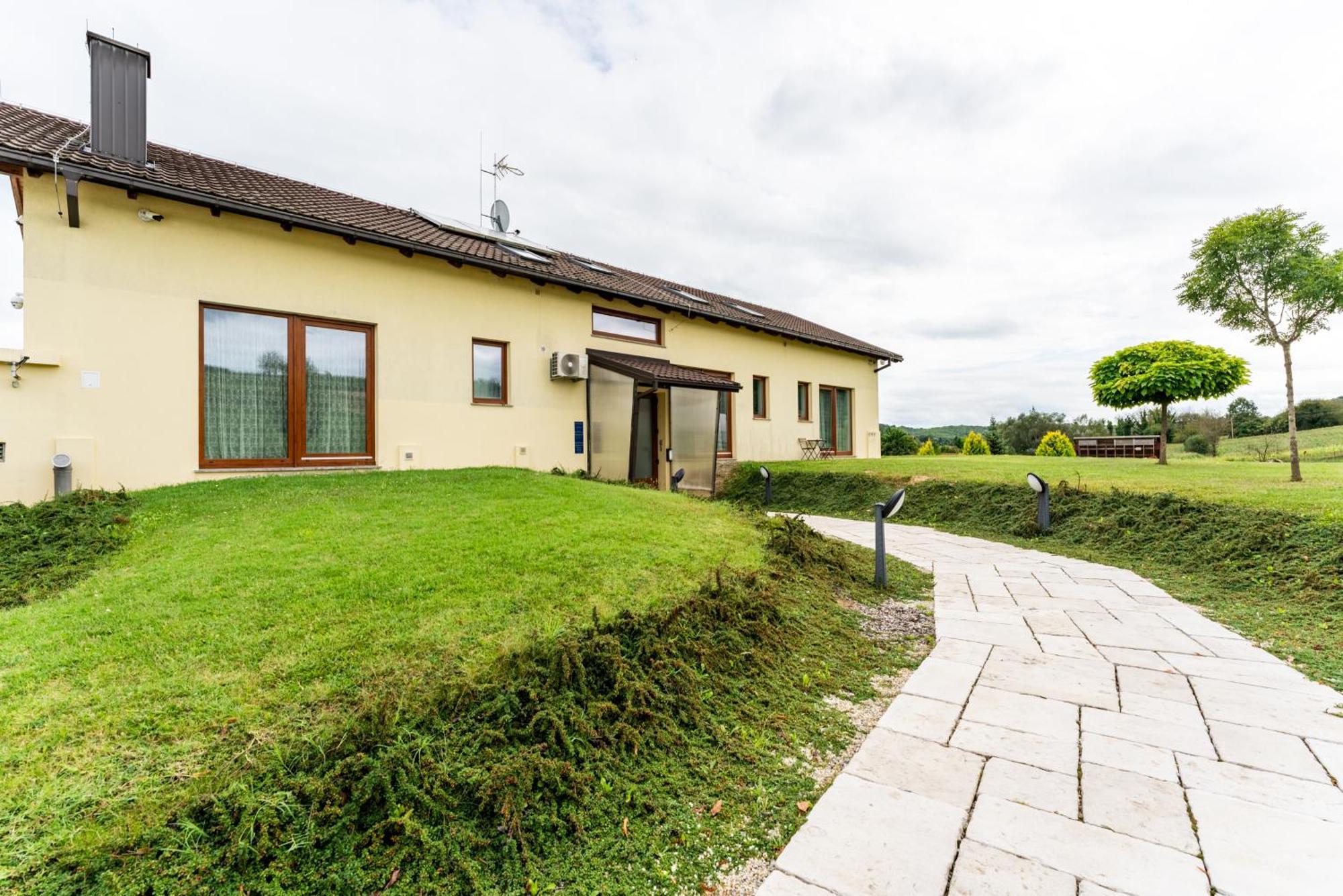 Bed&Breakfast Vinarija Coner Б'єловар Екстер'єр фото